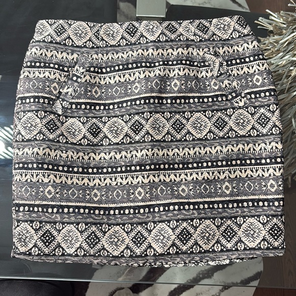 Cute geometric pattern mini skirt - Picture 1 of 4